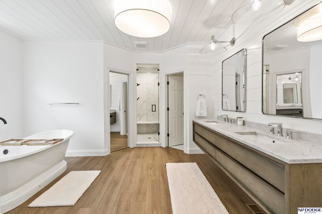 6026 Country Club Oaks Place, Omaha, NE 68152