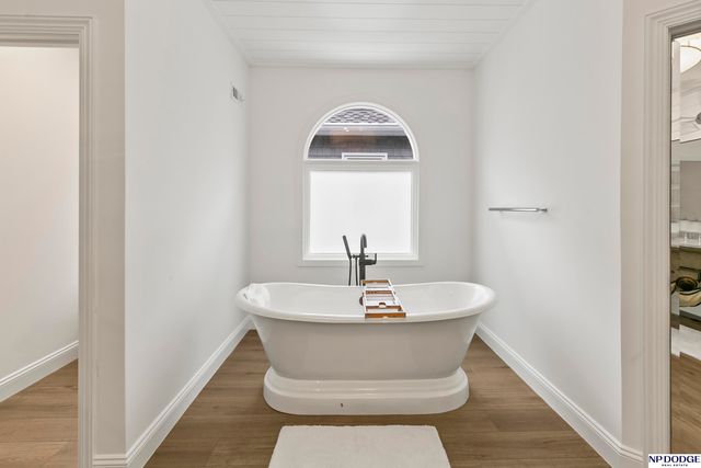 6026 Country Club Oaks Place, Omaha, NE 68152