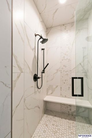 6026 Country Club Oaks Place, Omaha, NE 68152