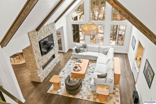 6026 Country Club Oaks Place, Omaha, NE 68152