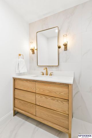 6026 Country Club Oaks Place, Omaha, NE 68152