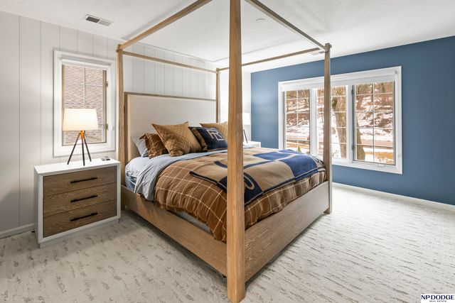 6026 Country Club Oaks Place, Omaha, NE 68152