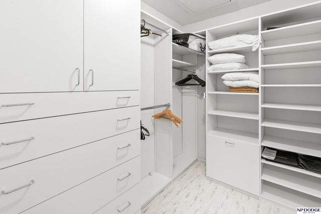 6026 Country Club Oaks Place, Omaha, NE 68152