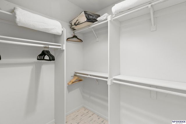 6026 Country Club Oaks Place, Omaha, NE 68152