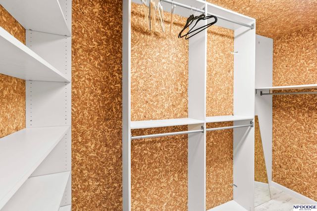 6026 Country Club Oaks Place, Omaha, NE 68152