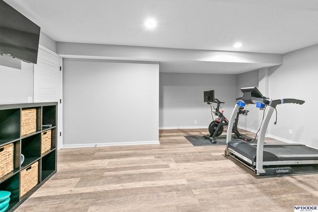 6026 Country Club Oaks Place, Omaha, NE 68152