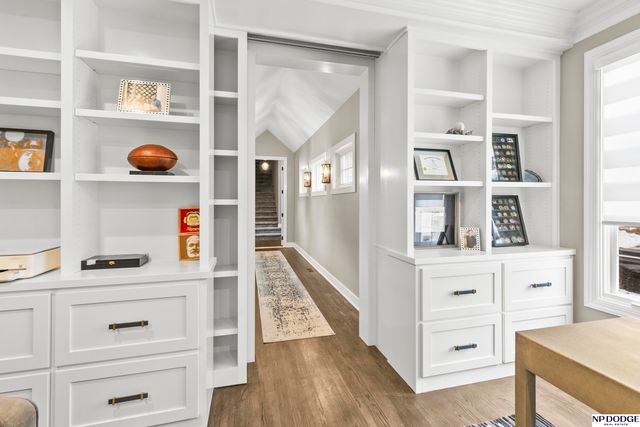 6026 Country Club Oaks Place, Omaha, NE 68152