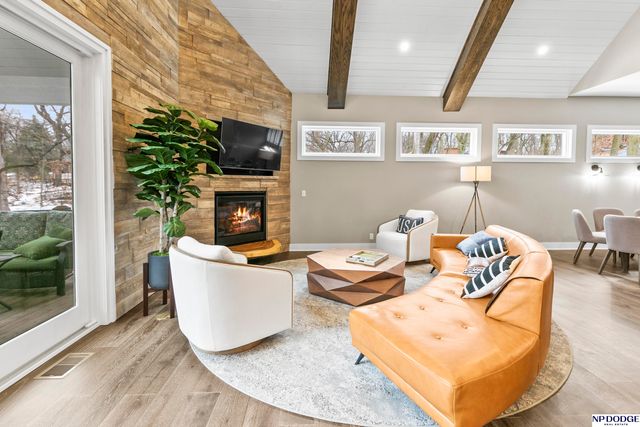 6026 Country Club Oaks Place, Omaha, NE 68152