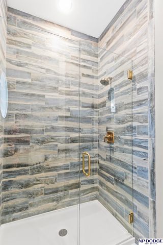 6026 Country Club Oaks Place, Omaha, NE 68152