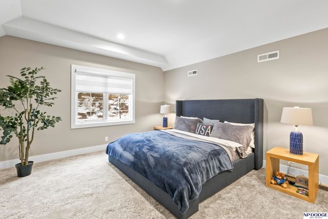 6026 Country Club Oaks Place, Omaha, NE 68152