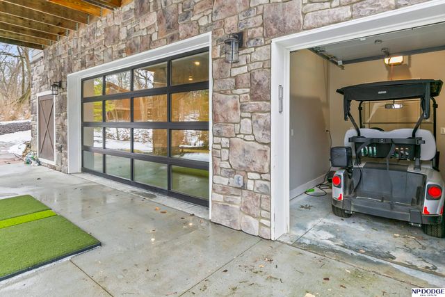 6026 Country Club Oaks Place, Omaha, NE 68152