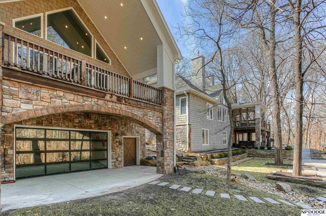 6026 Country Club Oaks Place, Omaha, NE 68152