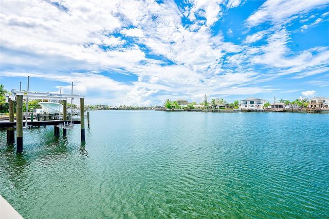 513 HARBOR DRIVE N, Indian Rocks Beach, FL 33785