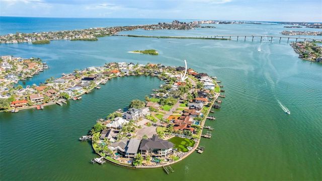 513 HARBOR DRIVE N, Indian Rocks Beach, FL 33785