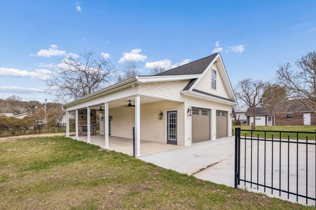 225 Jackson Ave, Carthage, TN 37030