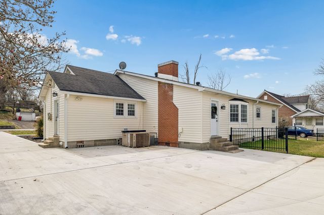 225 Jackson Ave, Carthage, TN 37030