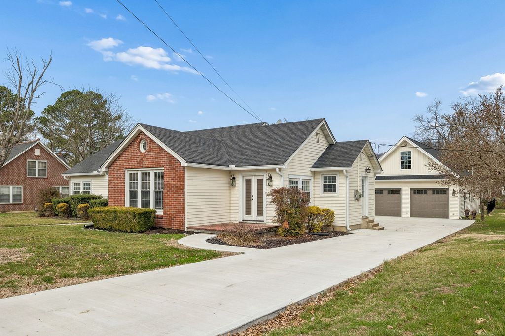 225 Jackson Ave, Carthage, TN 37030