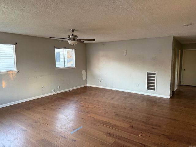 1111 E North Street, Benton, AR 72015