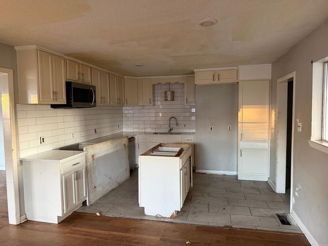 1111 E North Street, Benton, AR 72015