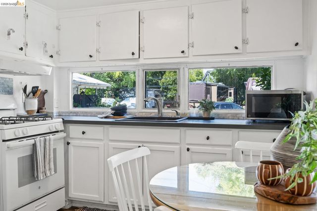 2050 Monument 8, Pleasant Hill, CA 94523