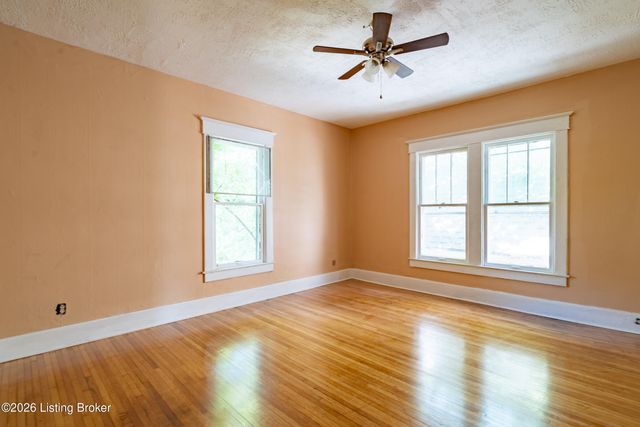 670 S 38th St, Louisville, KY 40211
