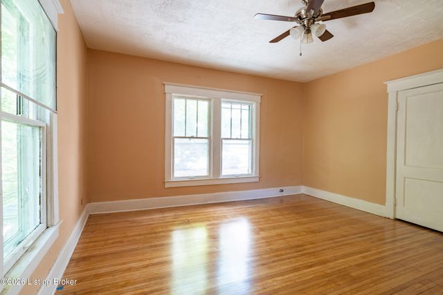 670 S 38th St, Louisville, KY 40211