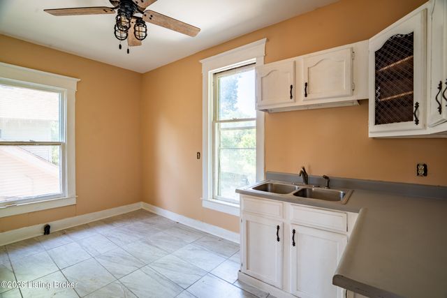 670 S 38th St, Louisville, KY 40211