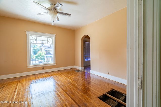 670 S 38th St, Louisville, KY 40211