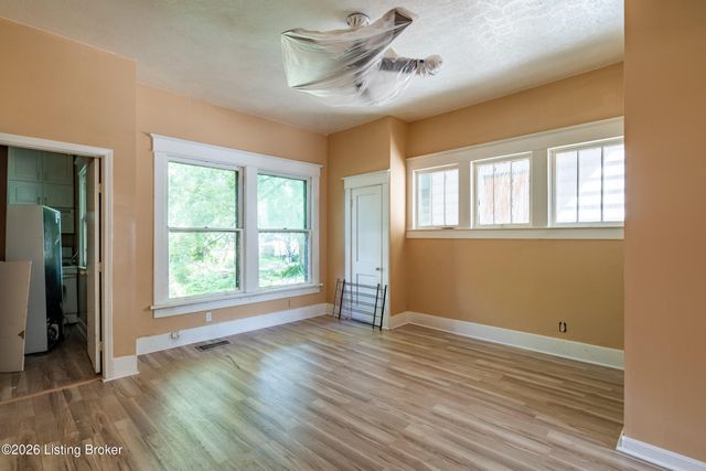 670 S 38th St, Louisville, KY 40211