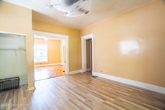 670 S 38th St, Louisville, KY 40211