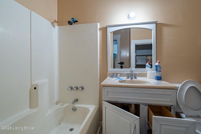 670 S 38th St, Louisville, KY 40211
