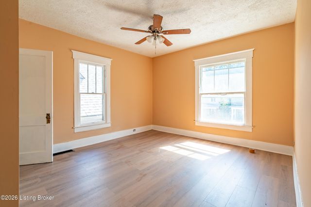 670 S 38th St, Louisville, KY 40211