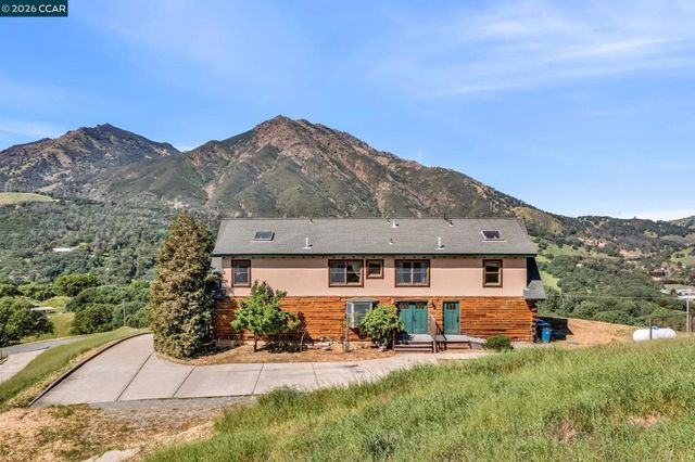 530 Leon Way, Clayton, CA 94517