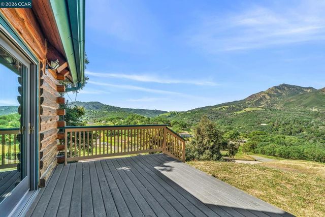 530 Leon Way, Clayton, CA 94517