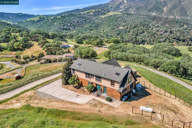 530 Leon Way, Clayton, CA 94517