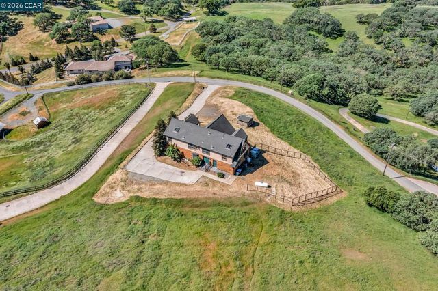 530 Leon Way, Clayton, CA 94517