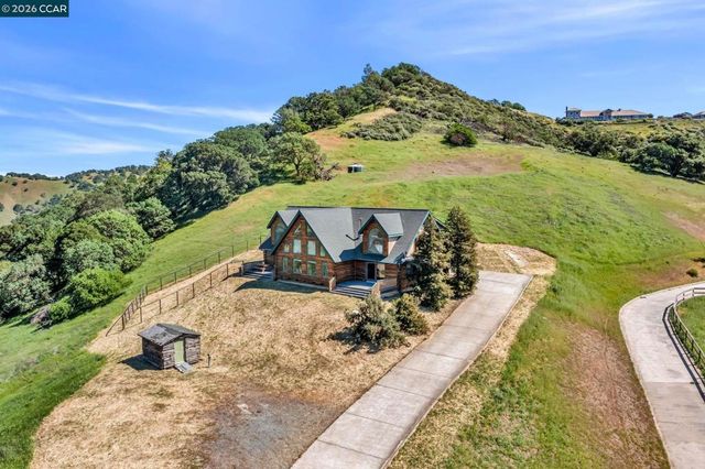 530 Leon Way, Clayton, CA 94517