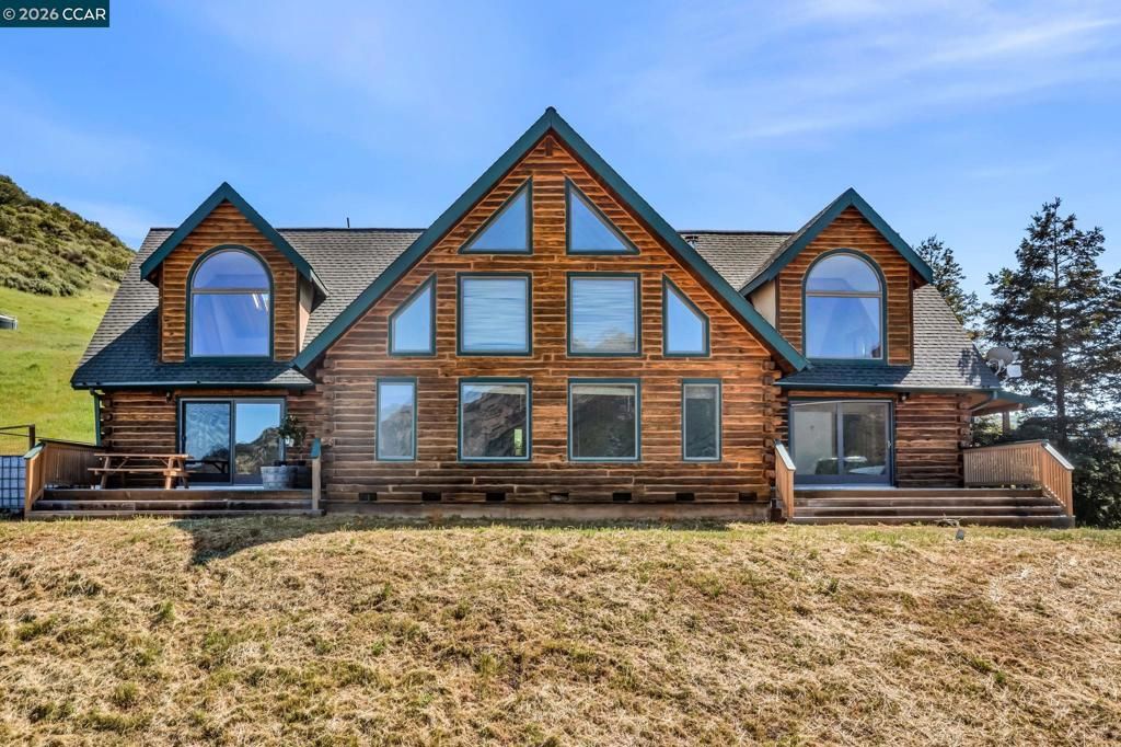 Image 2 of property listing at 530 Leon Way, Clayton, CA 94517