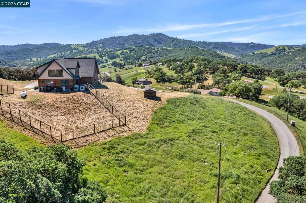 Image 6 of property listing at 530 Leon Way, Clayton, CA 94517