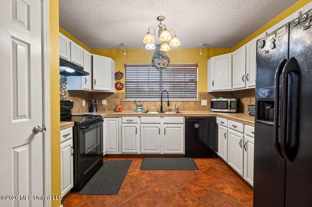 2625 Beachview Drive, Ocean Springs, MS 39564