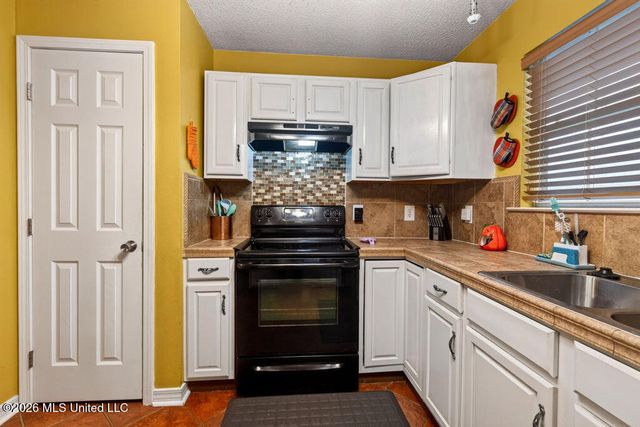 2625 Beachview Drive, Ocean Springs, MS 39564