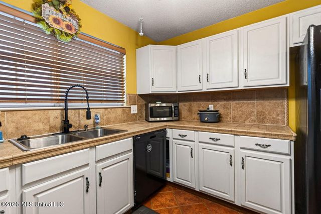 2625 Beachview Drive, Ocean Springs, MS 39564
