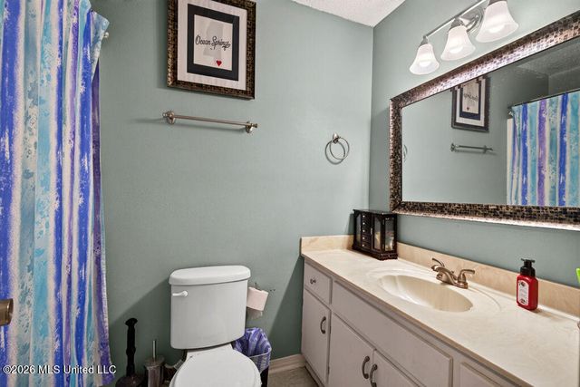 2625 Beachview Drive, Ocean Springs, MS 39564