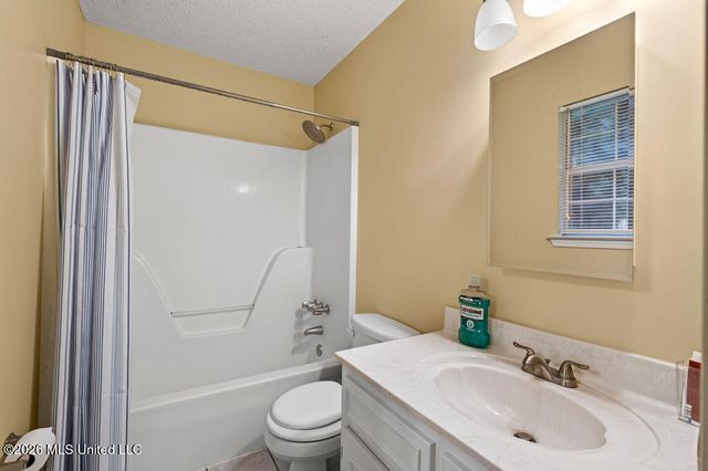 2625 Beachview Drive, Ocean Springs, MS 39564