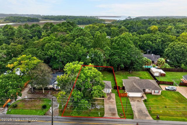 2625 Beachview Drive, Ocean Springs, MS 39564