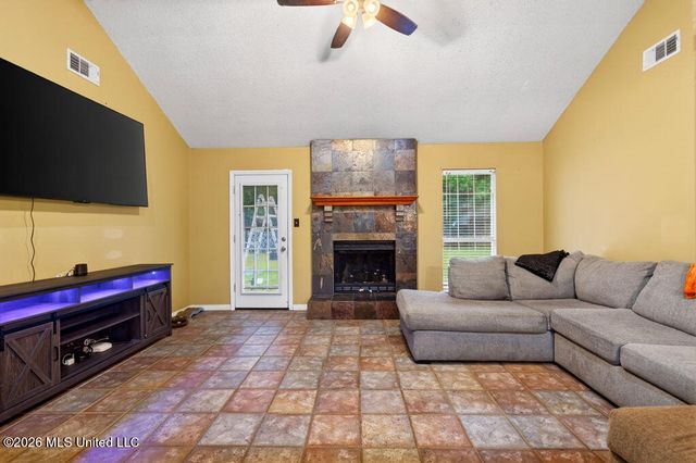 2625 Beachview Drive, Ocean Springs, MS 39564