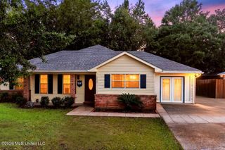2625 Beachview Drive, Ocean Springs, MS 39564