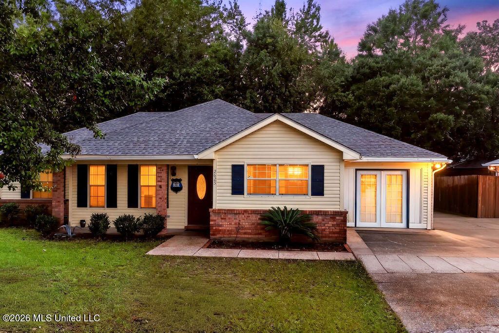 2625 Beachview Drive, Ocean Springs, MS 39564