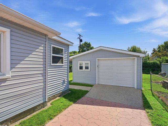 27320 Lawnwood Street, Roseville, MI 48066