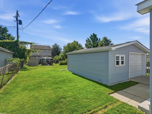 27320 Lawnwood Street, Roseville, MI 48066
